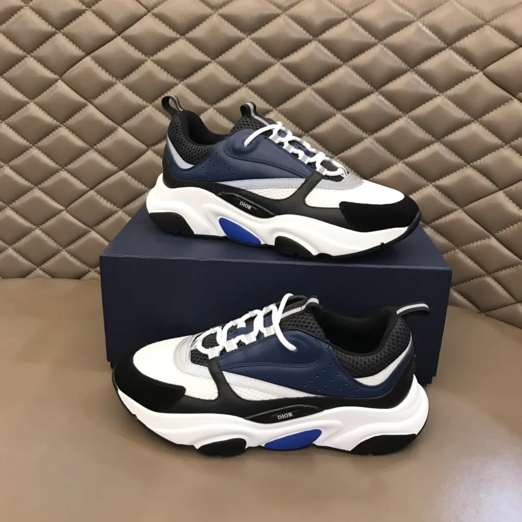 Factory price: 480💰 ◾️▫️Dior D®️ x 🆕 (high version) B22 men's jogging fashion sneakers, this single product draws inspiration from retro jogging shoes. It adopts a thick low-top design, with an upper made of black cow leather and mesh fabric, and a black and white engraved rubber sole. Black mesh fabric tongue and heel counters complement black laces, with an embossed "Di~r" logo embellishment on the side. These sneakers can be mixed and matched with a classic suit for a sporty chic look! Size: 39-45 (38, 46 can be customized)